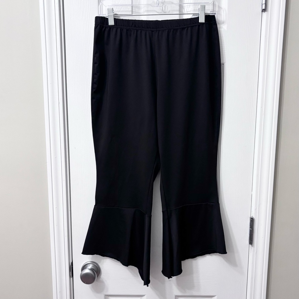 Flare Crop Black Stretchy Pull On Asymmetrical Pant Women’s Plus Size 1X - Picture 2 of 7